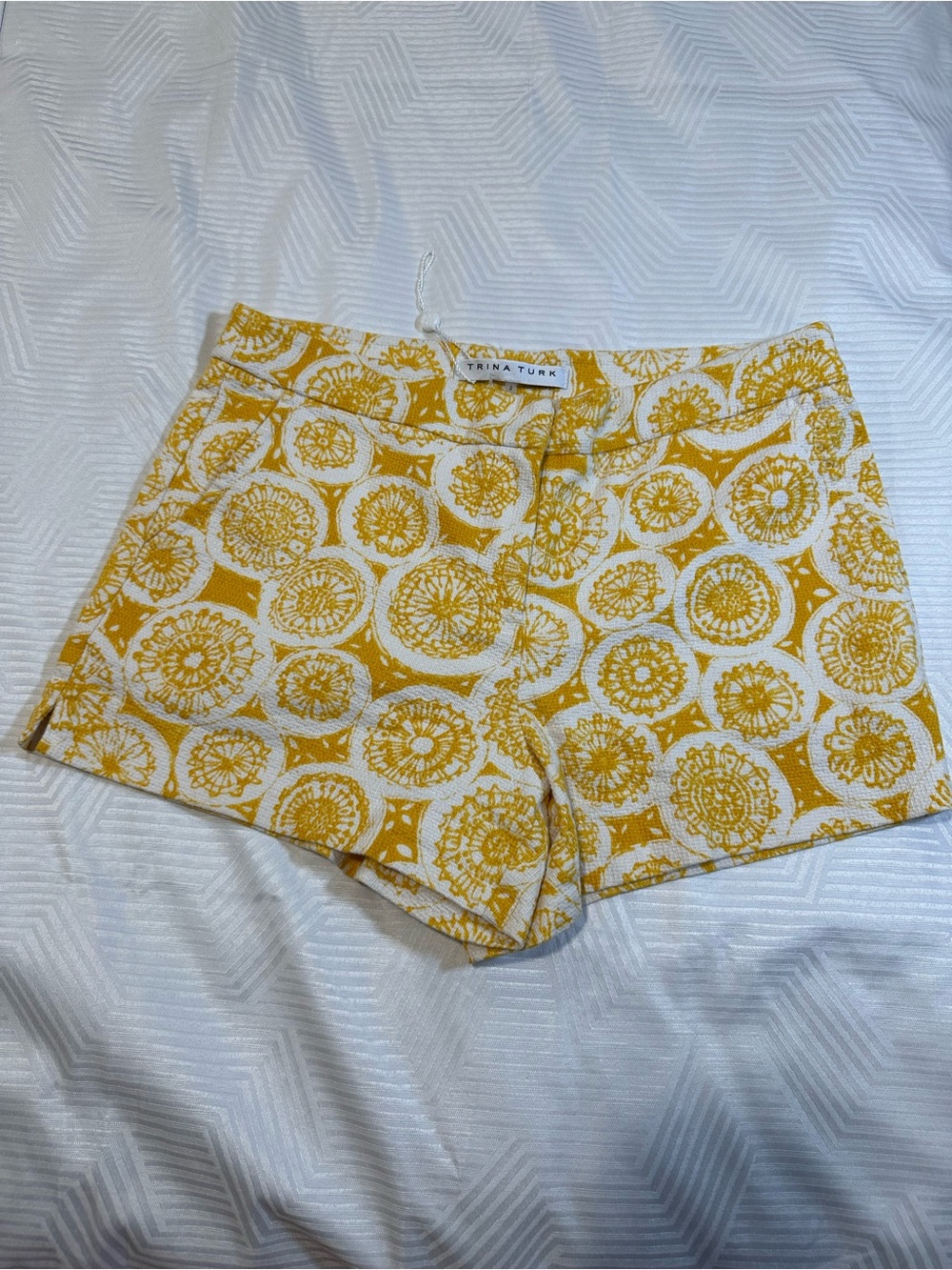Trina Turk Corbin 2 Sunburst Yellow Medallion Pique Shorts NWOT Size 2